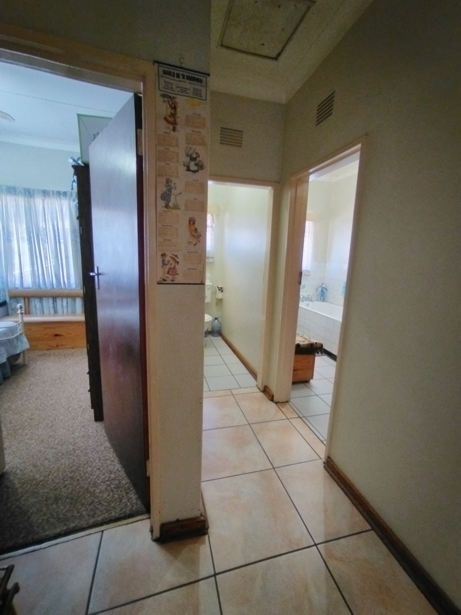 4 Bedroom Property for Sale in Warrenton Northern Cape